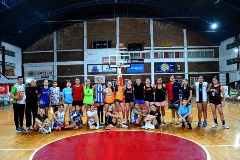 Guillermina Pérez con la camiseta de la Selección Correntina U13