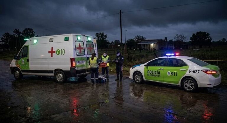 Efectivos policiales en la escena del crimen en Goya
