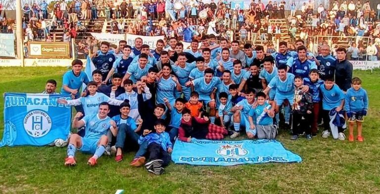 Jugadores de Huracán celebrando el título del torneo Apertura 2026 en el estadio Pedro Celestino López