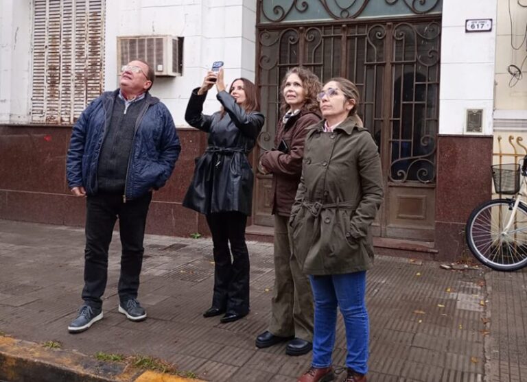 Lourdes Sánchez y Patricia Mariño recorriendo el Teatro Solari de Goya