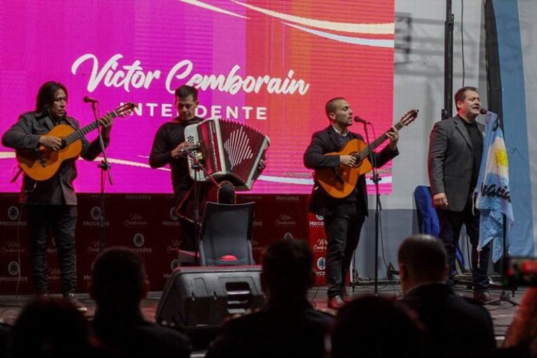 Acto central del 194° aniversario de Mercedes en el parque La Estación
