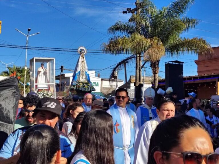 Jinetes y carretas durante la peregrinación hacia la Basílica de Itatí