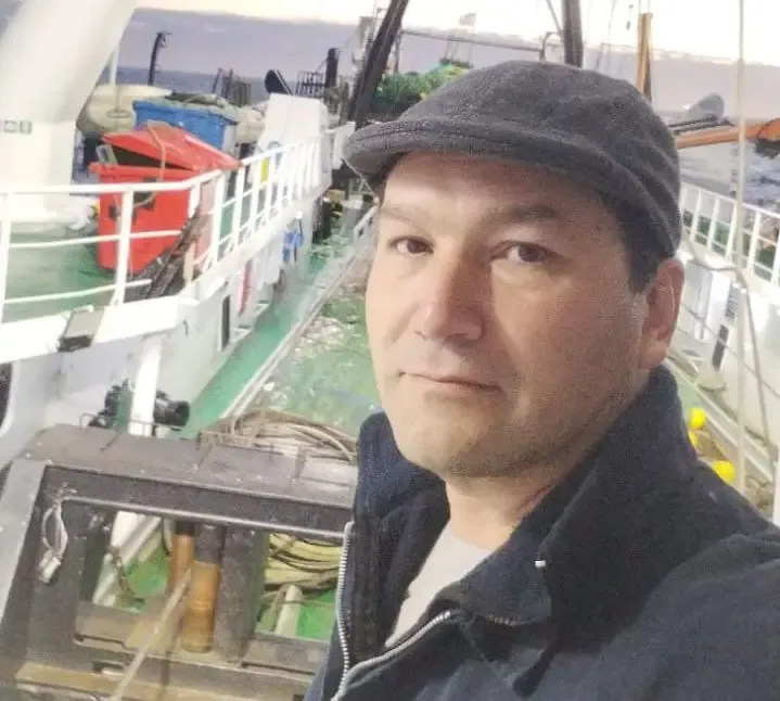 Imagen de archivo de un barco pesquero en el mar