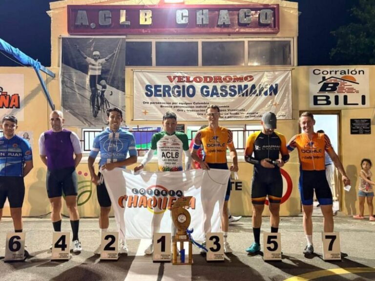 Nicolás Almada en el podio de la Copa 105° aniversario de Las Breñas