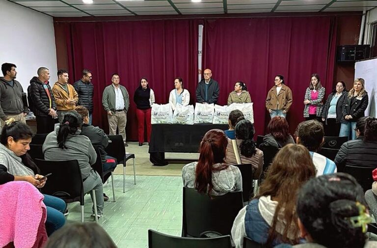 Mujeres participando en la jornada del programa Un Espacio para Nosotras en Corrientes