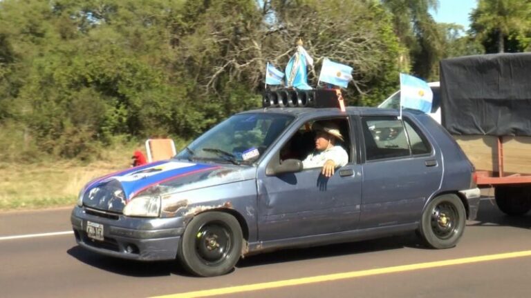 Peregrinos jinetes y carretas en la ruta hacia Itatí