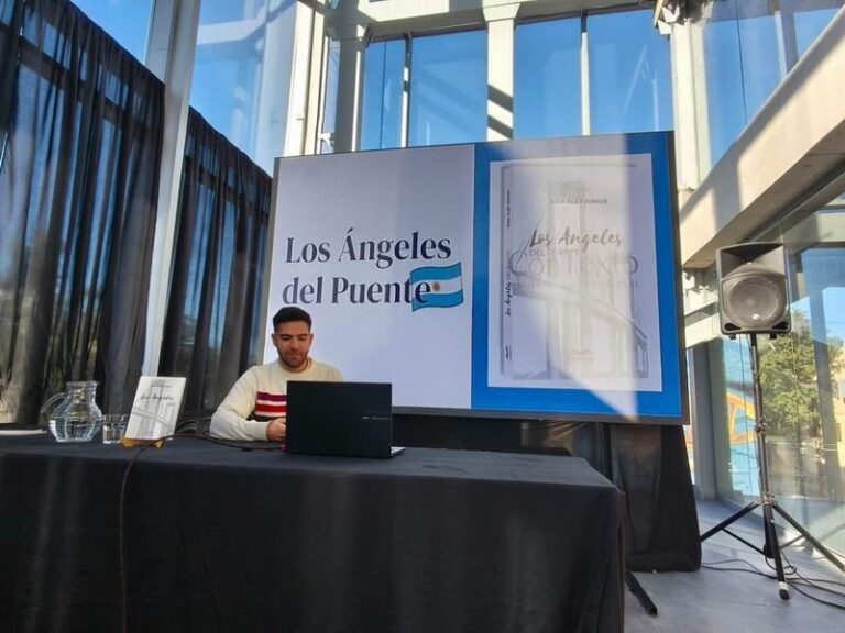 Portada del libro Los Ángeles del Puente de Alex Junior Sosa