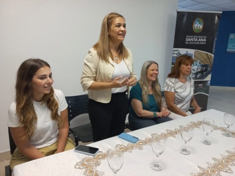 Intendenta Silvana Almirón durante la presentación de la fiesta gastronómica en el Ingenio Primer Correntino