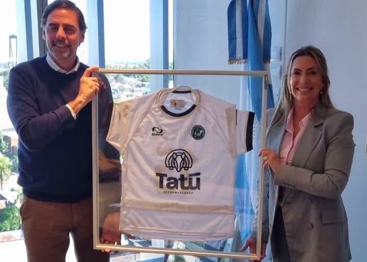 Reconocimiento de Taraguy y Aranduroga a Laura Sprovieri