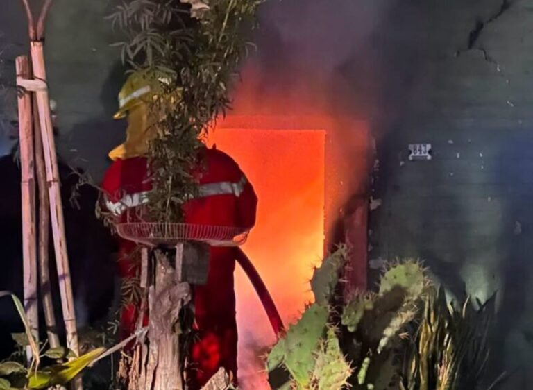 Vivienda incendiada en San Roque tras el siniestro
