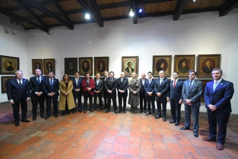 Gobernador Juan Pablo Valdés durante los actos por el Día de la Independencia en Tucumán