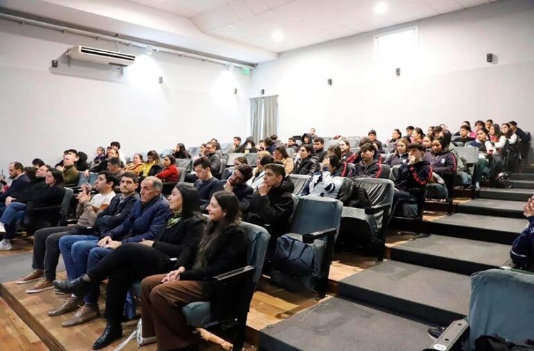Presentación del programa del Mes del Estudiante 2026 en Bella Vista