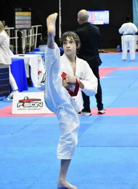 Atletas del CEPT de Santo Tomé en competencia de poomsae