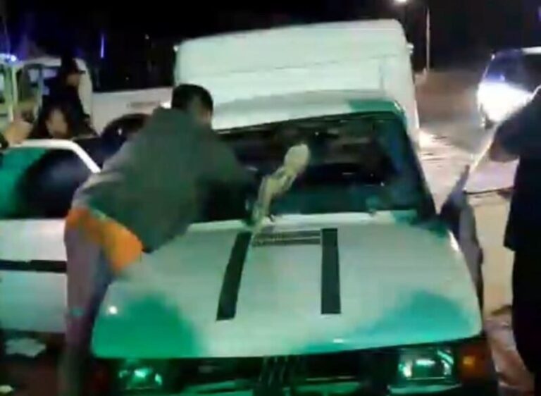 Siniestro de tránsito en Saladas: camioneta con parabrisas roto y ciclista herido