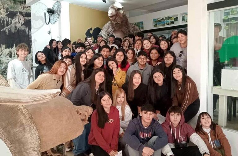 Delegación estudiantil en el Yacimiento Toropí
