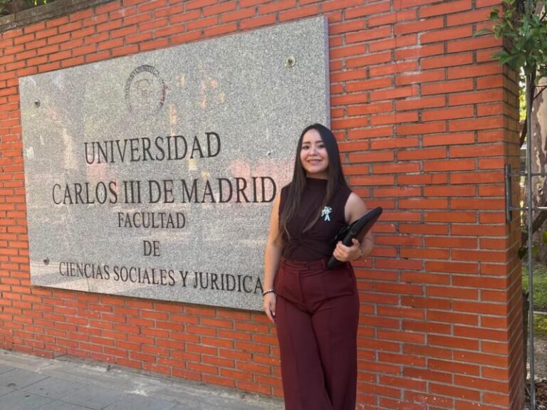 Reconocimiento Joven Honorable a la dra. Luz Estefanía Pedrozo Dacunda