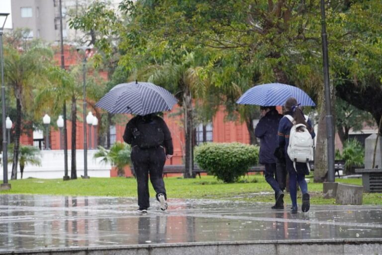 Cielo nublado con lluvias en la ciudad de Corrientes
