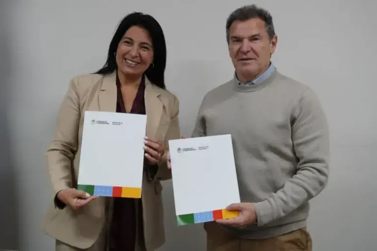 Firma de convenio entre Ministerio de Educación y Lotería de Corrientes