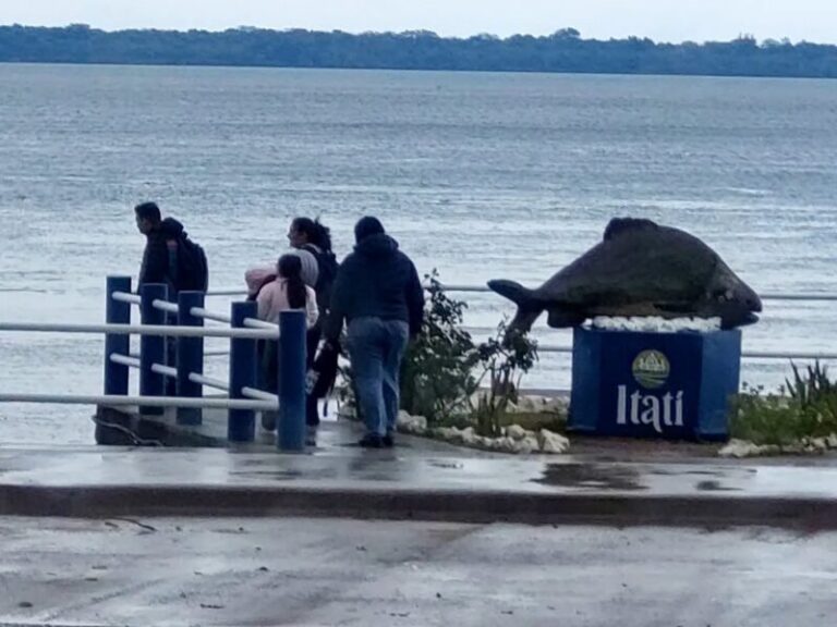 Vista de la costanera de Itatí y el río Paraná