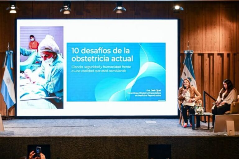Profesionales de la salud en jornada de obstetricia en Corrientes