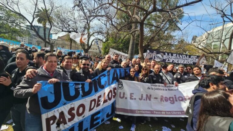 Manifestación de trabajadores judiciales frente al Consejo de la Magistratura