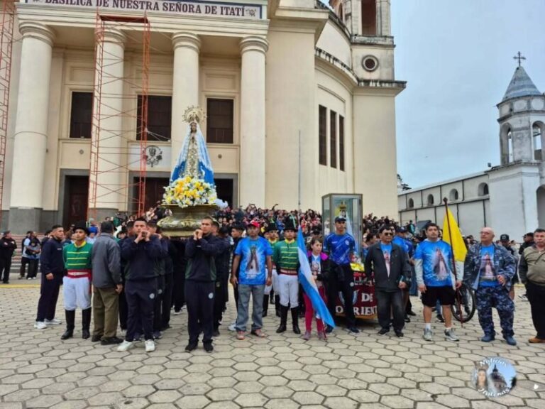 Peregrinos de la Policía de Corrientes en la Basílica de Itatí