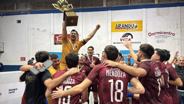 Equipo de Mendoza celebrando el título del Argentino A de Selecciones 2026