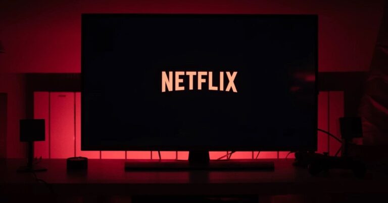 Logotipo de Netflix sobre fondo rojo