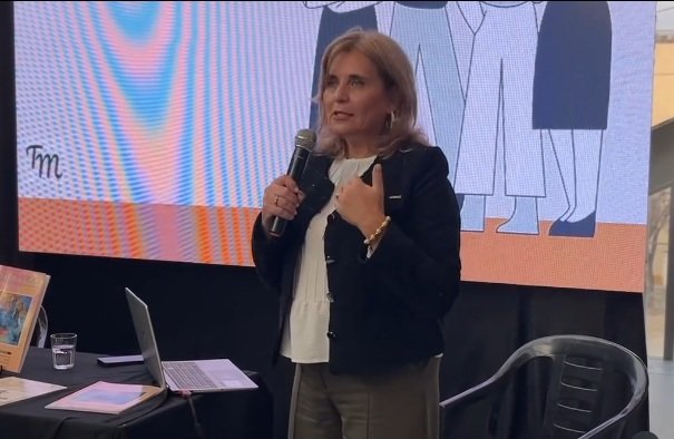Mujeres trabajando en tecnología