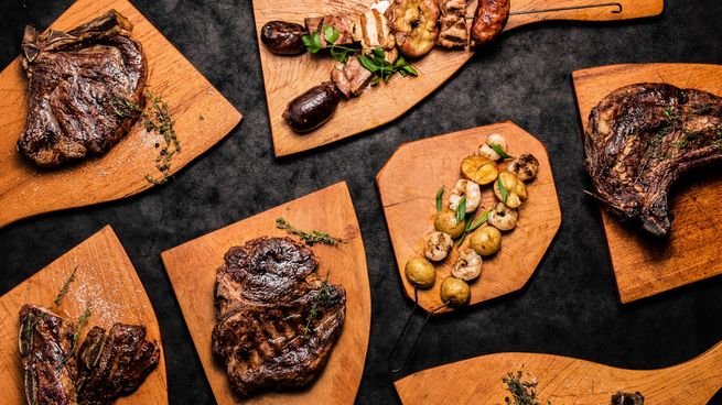 Tabla de quesos y fiambres en restaurante