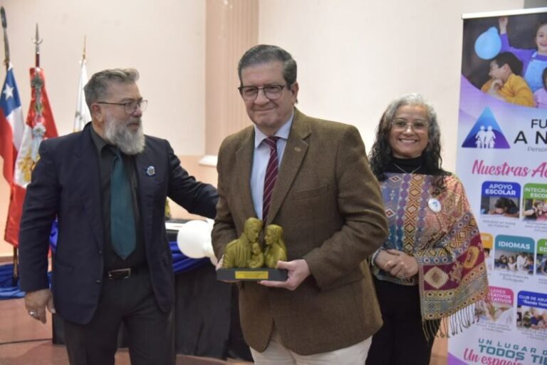 Ceremonia de la primera Gala del Día del Padre Correntino en la Sociedad Española de Corrientes