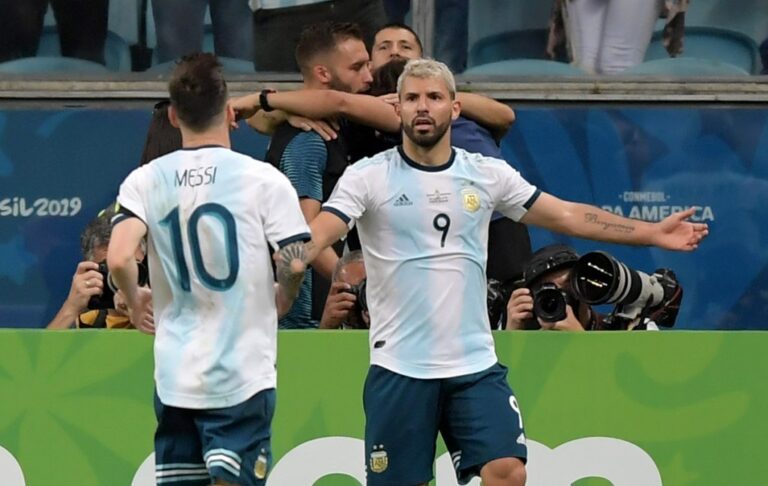Sergio 'Kun' Agüero y Lionel Messi durante un partido de la Selección Argentina