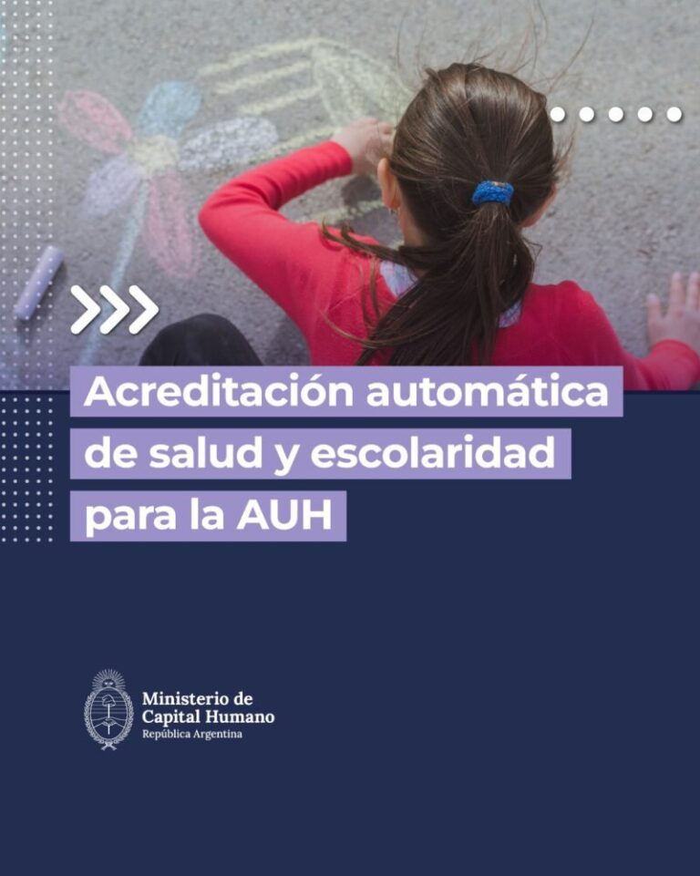 Oficina de la Anses con personas realizando trámites
