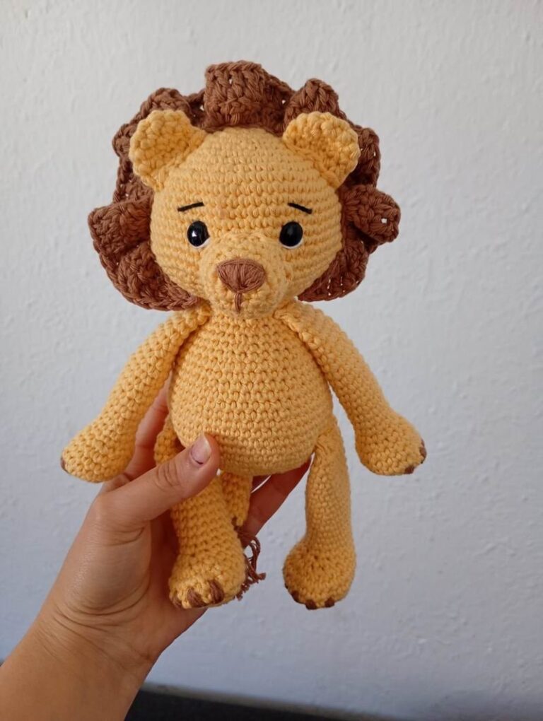 Leoncito de amigurumi tejido a crochet para la campaña solidaria