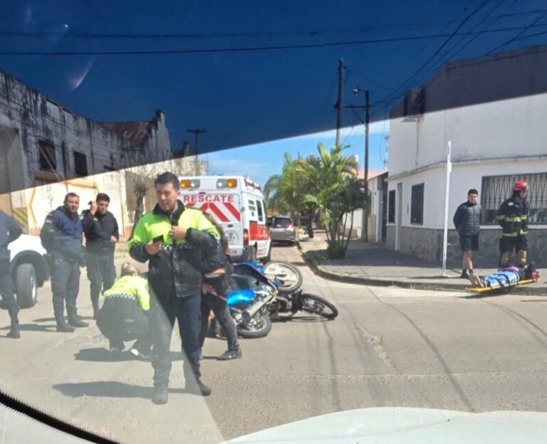 Motocicletas accidentadas en la vía pública de Goya