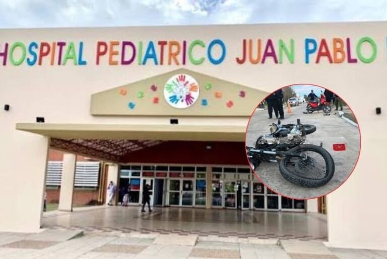 Ambulancia trasladando a una beba tras choque entre motos en Esquina