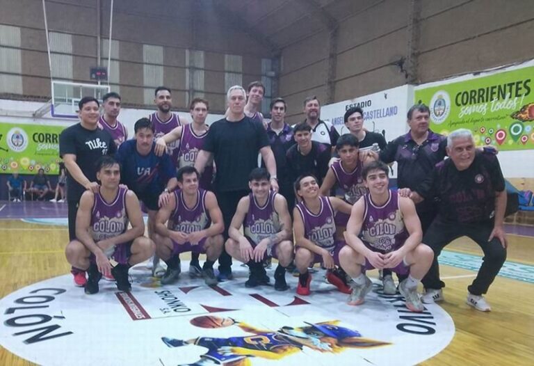 Partido de básquetbol entre Colón y Sportivo Corrientes en el estadio Ángel Mario Castellano