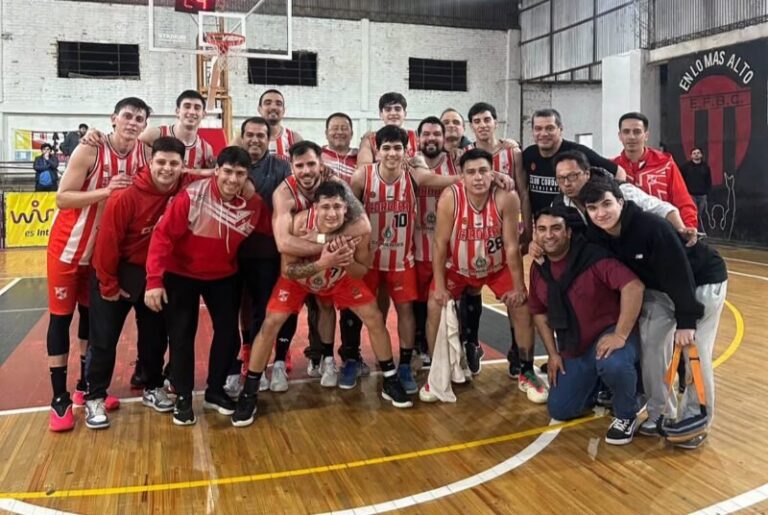 Partido de básquetbol entre Córdoba y Foot Ball en Esquina
