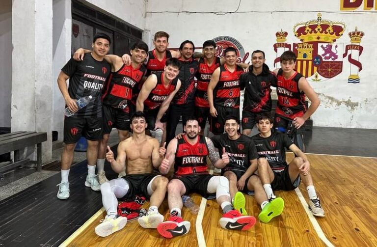 Partido de básquetbol entre Córdoba y El Tala en el Mariano Andino Igarzabal