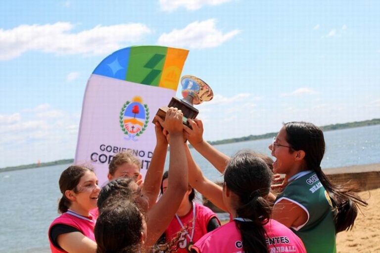 Jóvenes atletas de Corrientes compitiendo en la fase Provincial de los Juegos Correntinos 2026