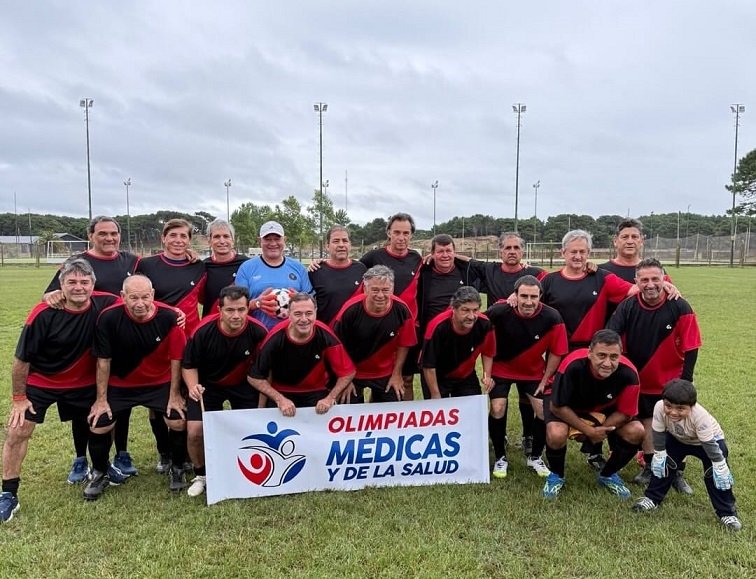 Profesionales de la salud en competencia deportiva durante las Olimpíadas Médicas Nacionales