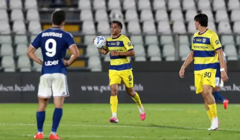David Romero celebrando su primer gol en la Serie A con la camiseta de Parma