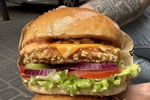 Feria Leer y Comer en Buenos Aires con stands de libros y comida