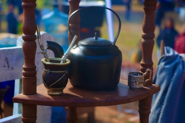 Estand de Corrientes en la Feria Internacional de Turismo de América Latina durante la entrega de la declaración de Fiesta Nacional a la Fiesta del Mate y la Amistad