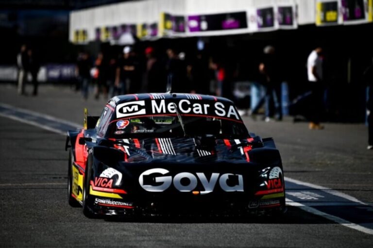 Ignacio Vilas con su Dodge del equipo Galarza Racing en el autódromo de Rosario