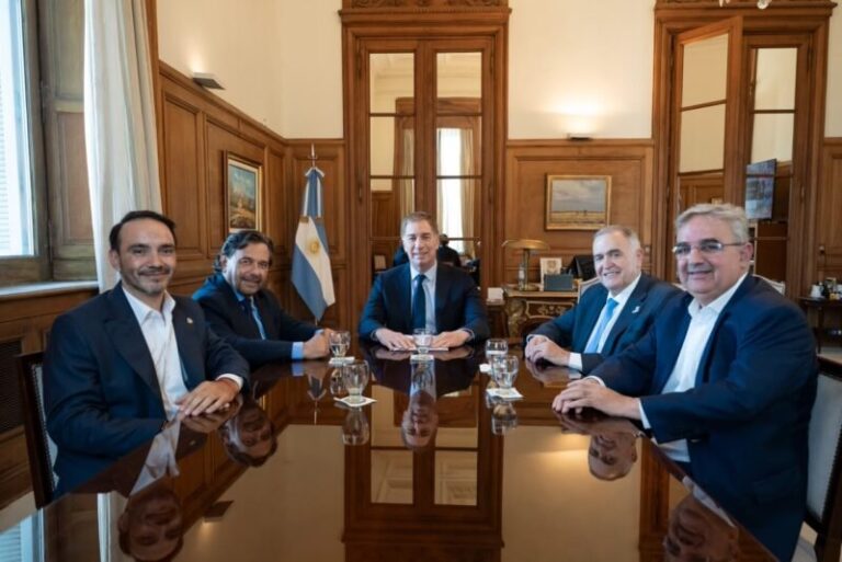 Reunión de gobernadores con Diego Santilli en Casa Rosada