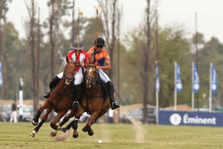 Equipo de polo La Irenita celebrando el título del Abierto de Jockey Club en San Isidro