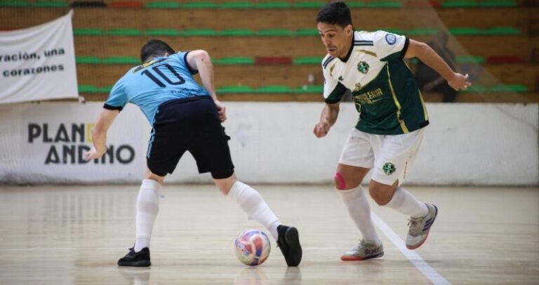 Jugadores de Marmolería FS celebrando la clasificación a semifinales del Torneo Nacional de Futsal