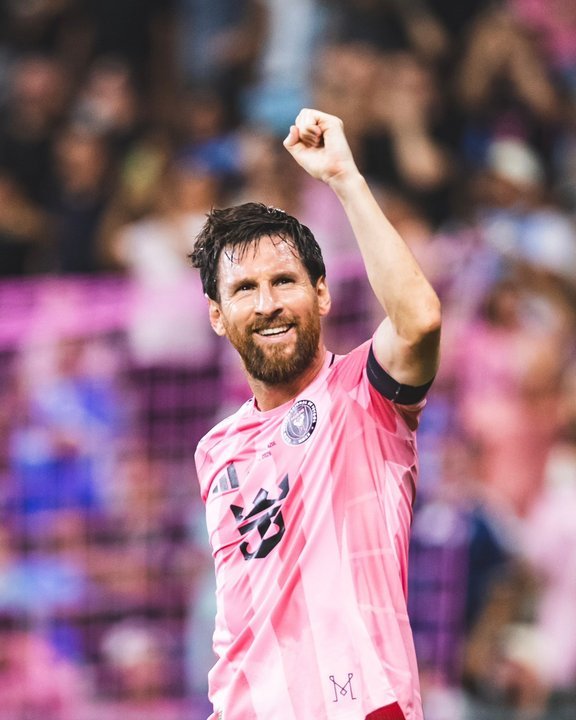 Lionel Messi celebra su gol de cabeza para Inter Miami ante Cruz Azul en la Campeones Cup