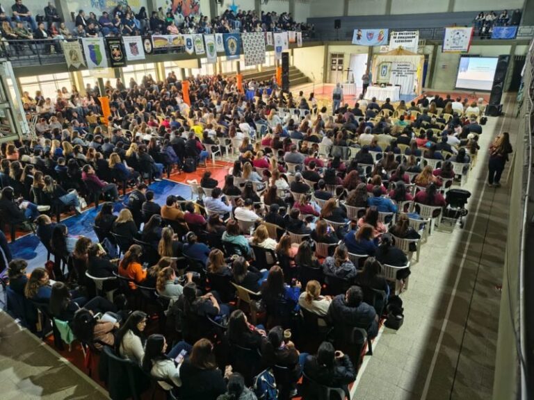 Monseñor Larregain durante la misa de clausura del Encuentro de Educadores Católicos en Corrientes